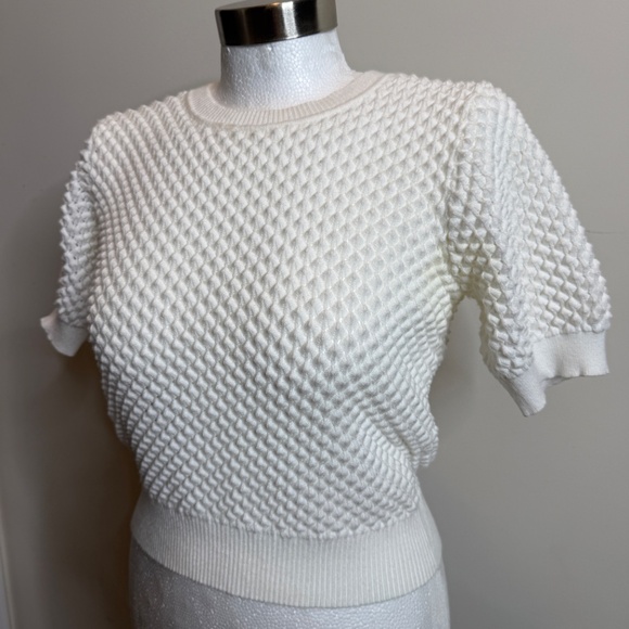 White top - Picture 3 of 5